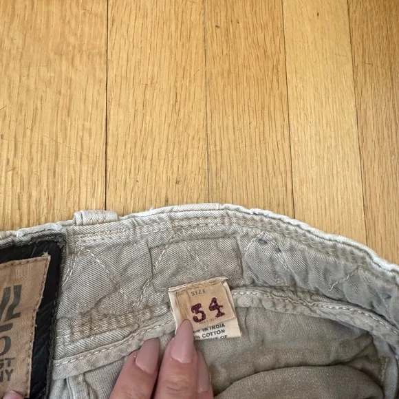 Men's Ruehl Tan Cargo Shorts - Picture 3 of 4